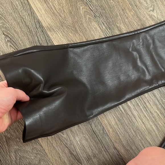 Aritzia Evenfall Low Rise Vegan Leather Pants SEPTEMBER MOVE OUT SALE (tag sz 8) - Picture 6 of 8
